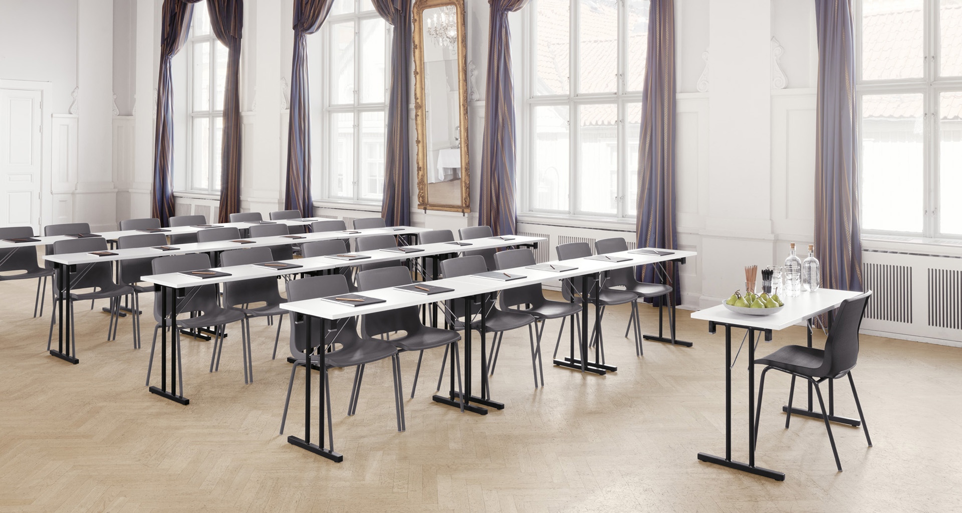 Chaises RBM et tables pliables