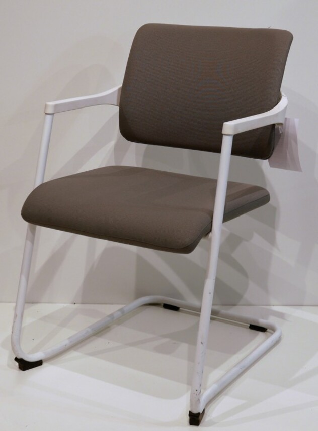 Chaise vsiteur 2ME