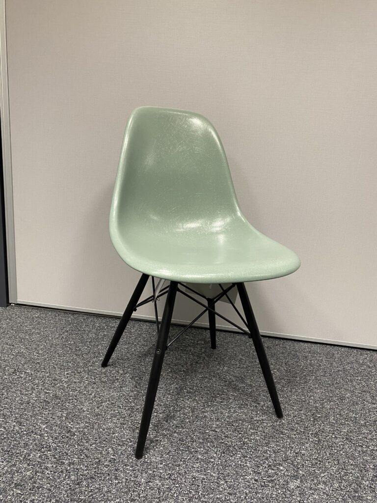 Chaise Eames Fiberglass side chair